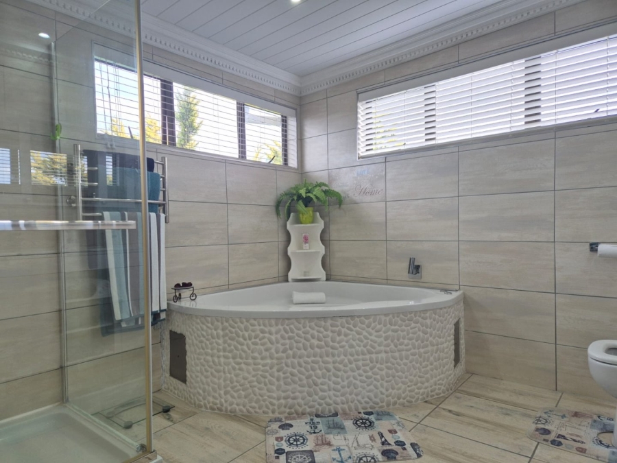 4 Bedroom Property for Sale in Stilbaai Wes Western Cape